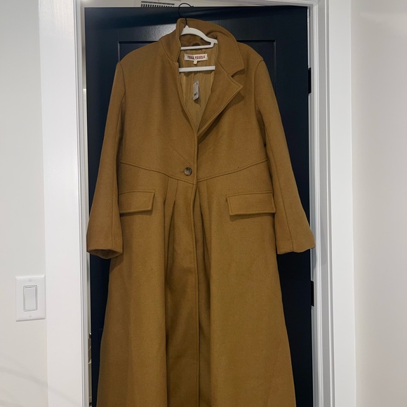 Coat - Picture 1 of 4